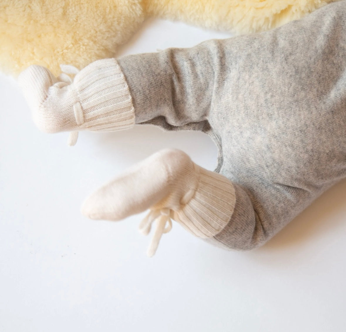 Baby-Söckchen Mimi von Papa Lobster, 0-6 Monate aus 100% Kaschmir, Farbe: off white