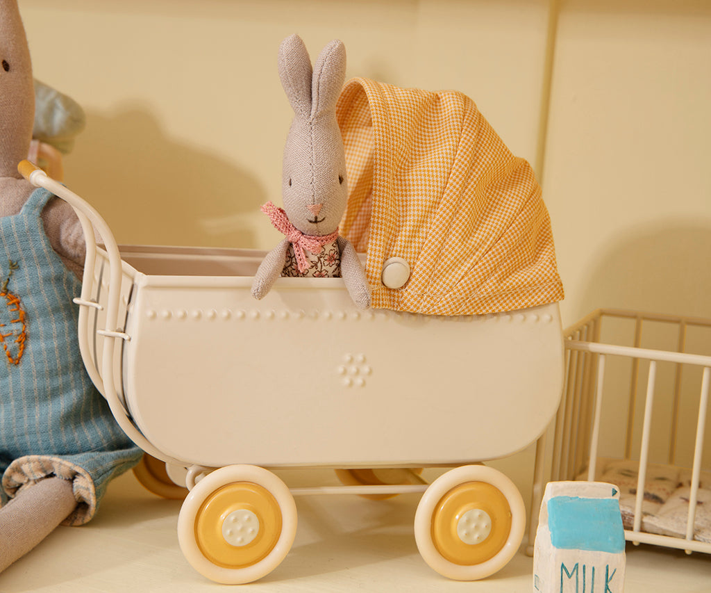 Kinderwagen von Maileg gelb