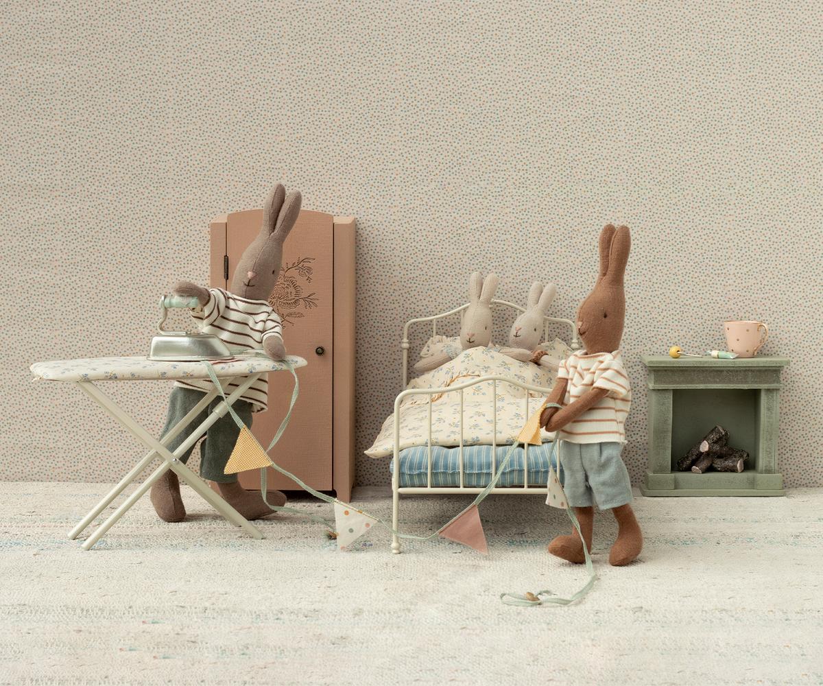 Miniatur-Bügeleisen und Bügelbrett von Maileg